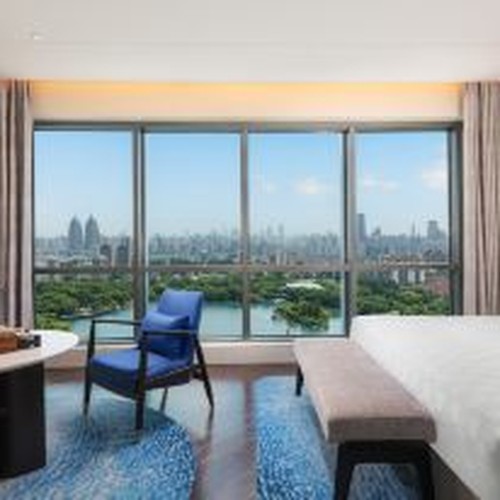 HUALUXE Shanghai king room
