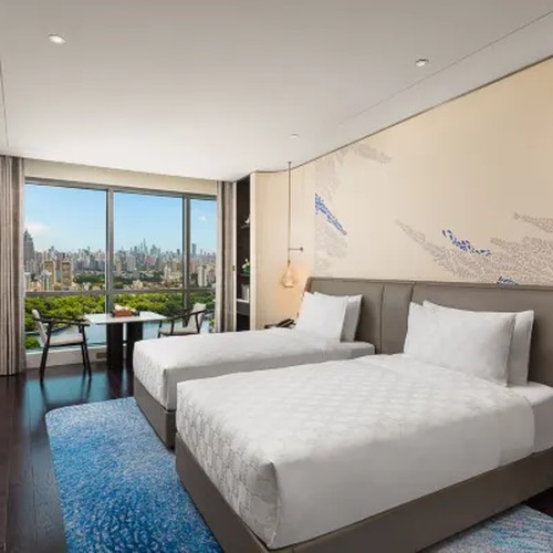 HUALUXE Shanghai twin room