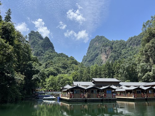 Baofeng Lake emerald water