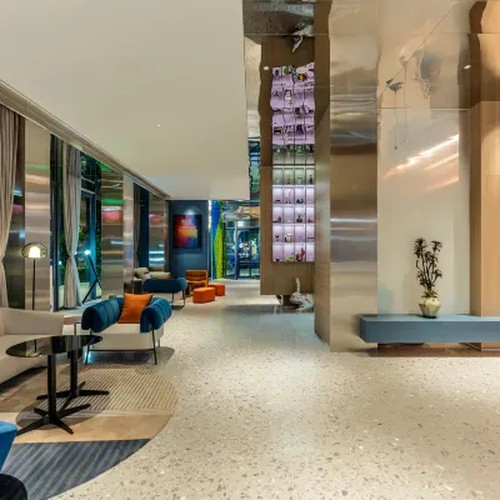 Holiday Inn Express Shanghai lobby